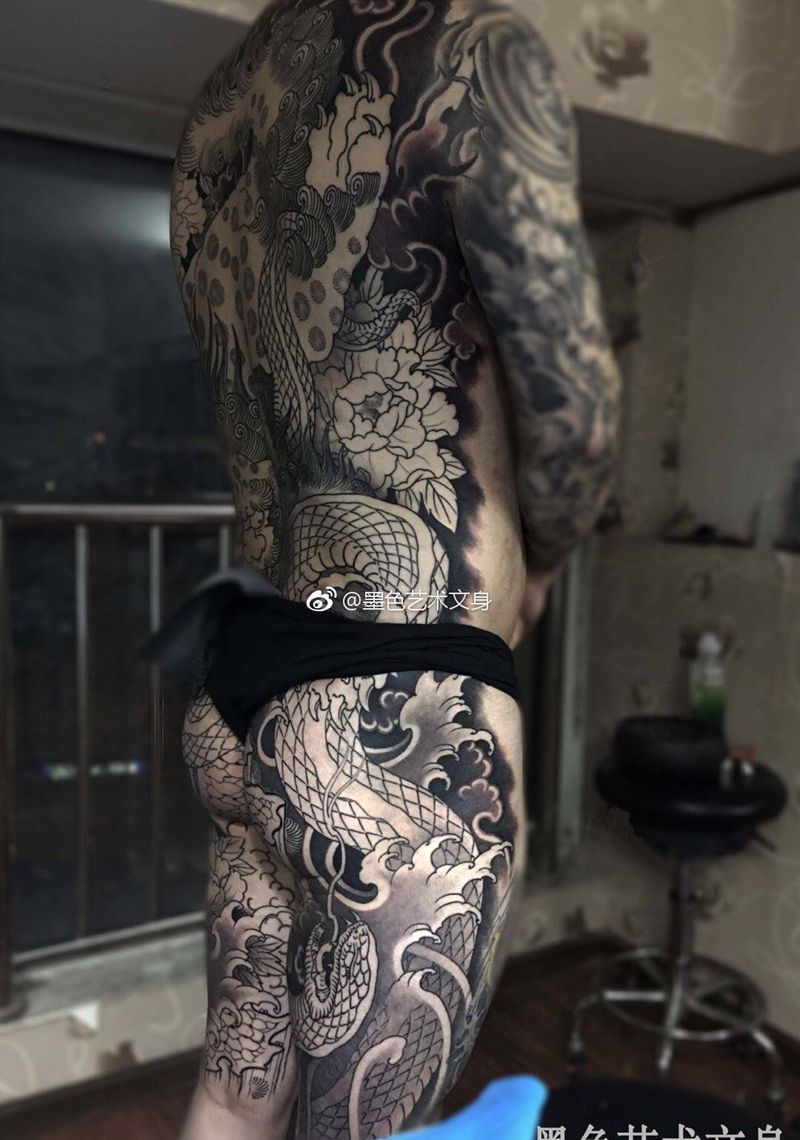 唐狮纹身图片_背部臀部新传统纹身图案