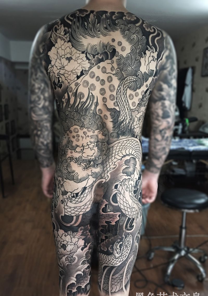 唐狮纹身图片_背部新传统纹身图案