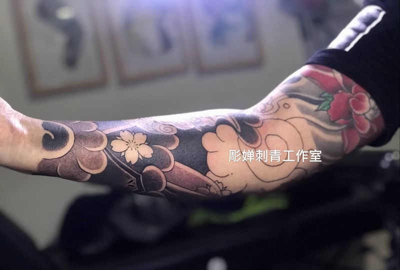 老传统接花臂纹身图片_手臂老传统纹身图案