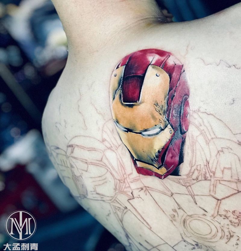 钢铁直男纹身图片_背部欧美写实水彩纹身图案