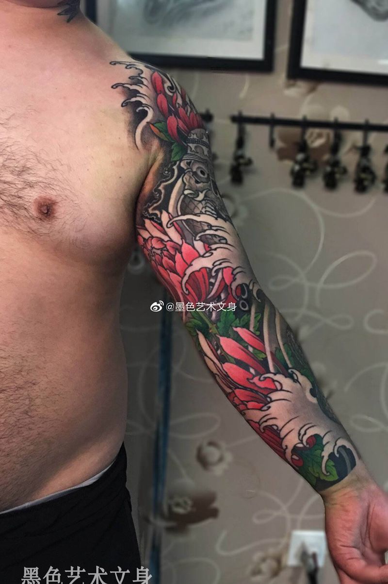 嘎巴拉菊花纹身图片_手臂新传统纹身图案