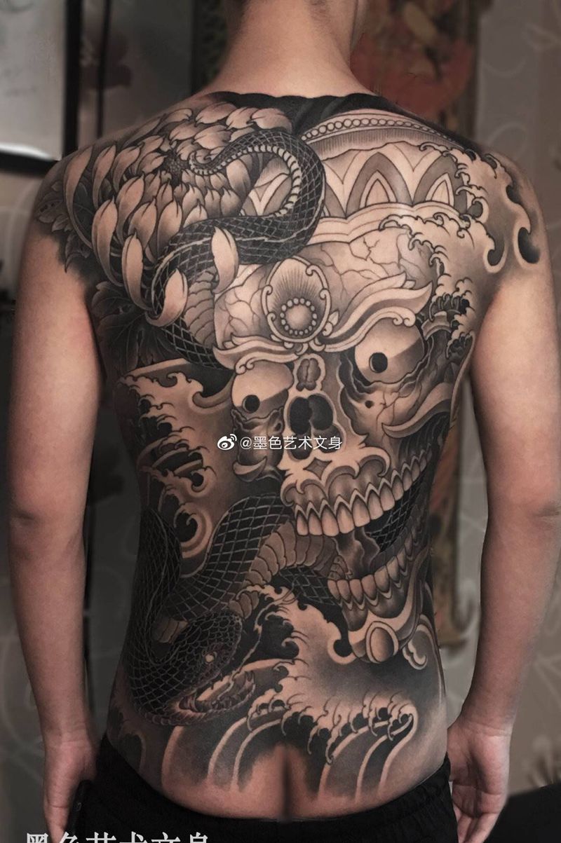嘎巴拉纹身图片_背部新传统纹身图案