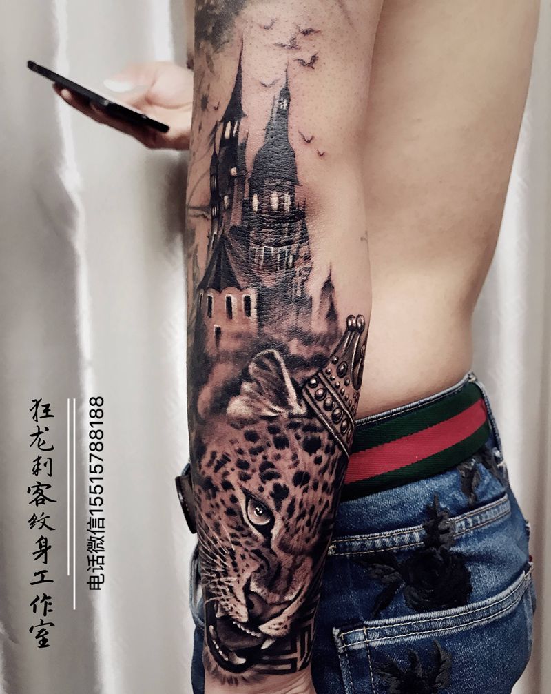 豹子纹身图片_手臂肩部欧美写实新传统豹子写实豹子欧美花臂纹身图案