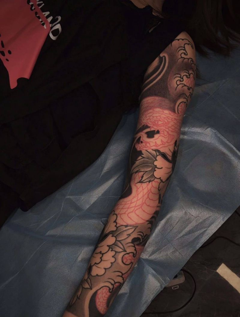 花臂纹身图片_手臂腿部新传统蛇牡丹纹身图案