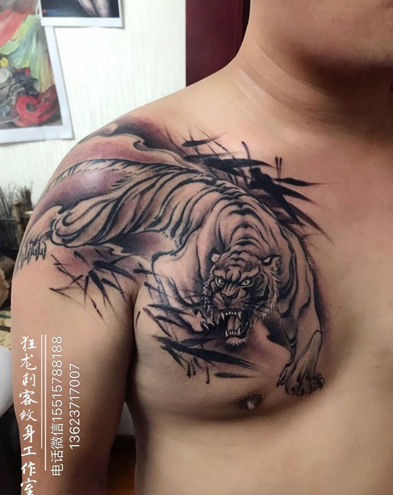 虎纹身图片_成品颈部肩部胸部传统写实国画动物鬼神植物纹身图案