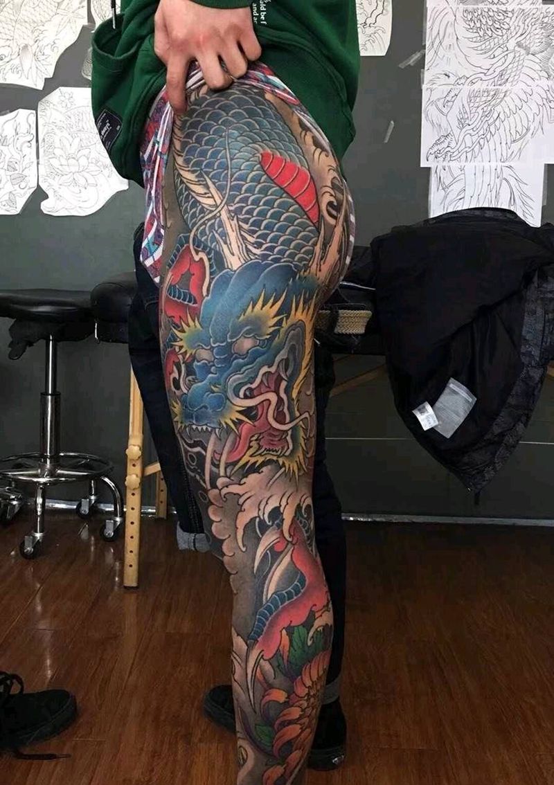 大龙腿纹身图片_腿部新传统龙纹身图案