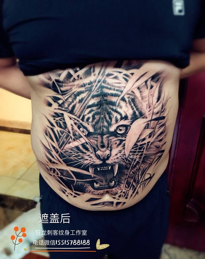 瘢痕遮盖纹身图片_成品腹部腰部胸部欧美写实动物鬼神植物纹身图案