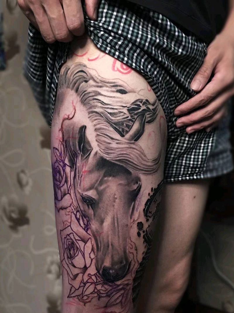 马纹身图片_腿部臀部欧美写实纹身图案