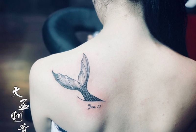 肩膀鱼尾纹身图片_成品纹身图案