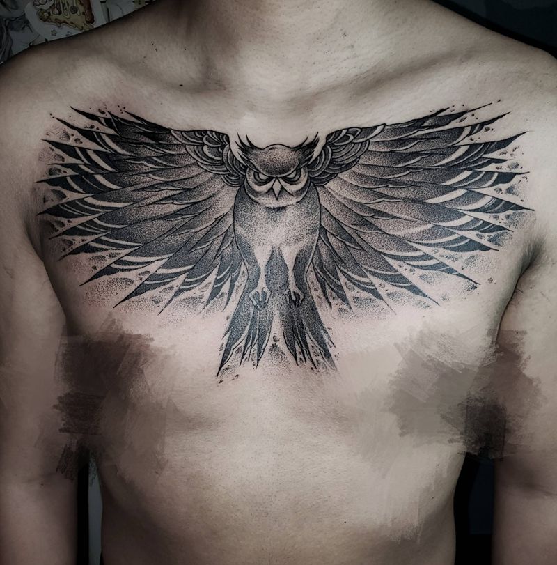 暗黑猫头鹰纹身图片_胸部欧美写实花胸猫头鹰暗黑纹身图案