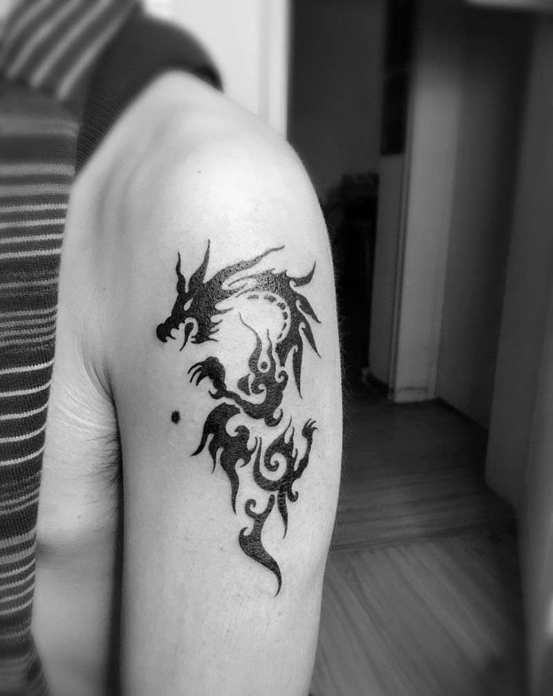 图腾龙纹身图片