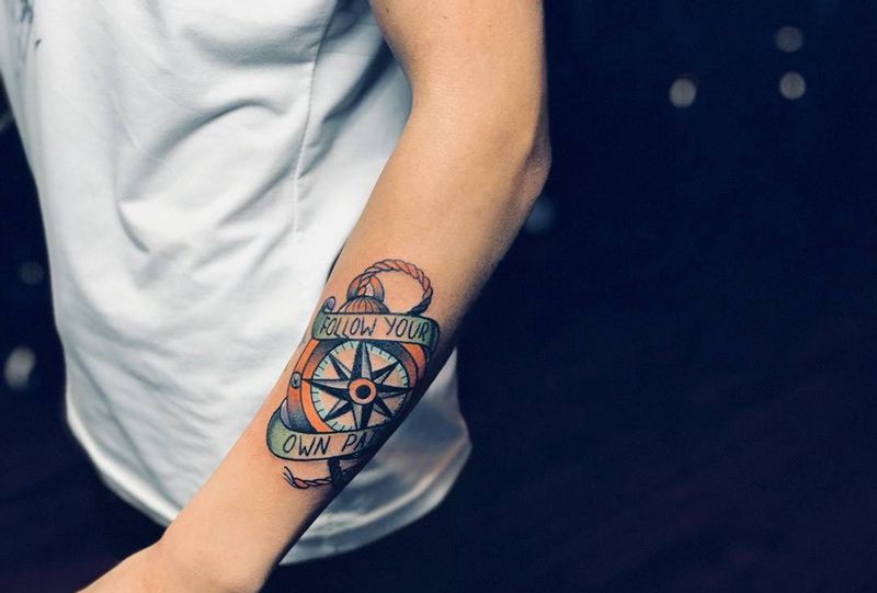 School指南针纹身图片_手臂纹身图案