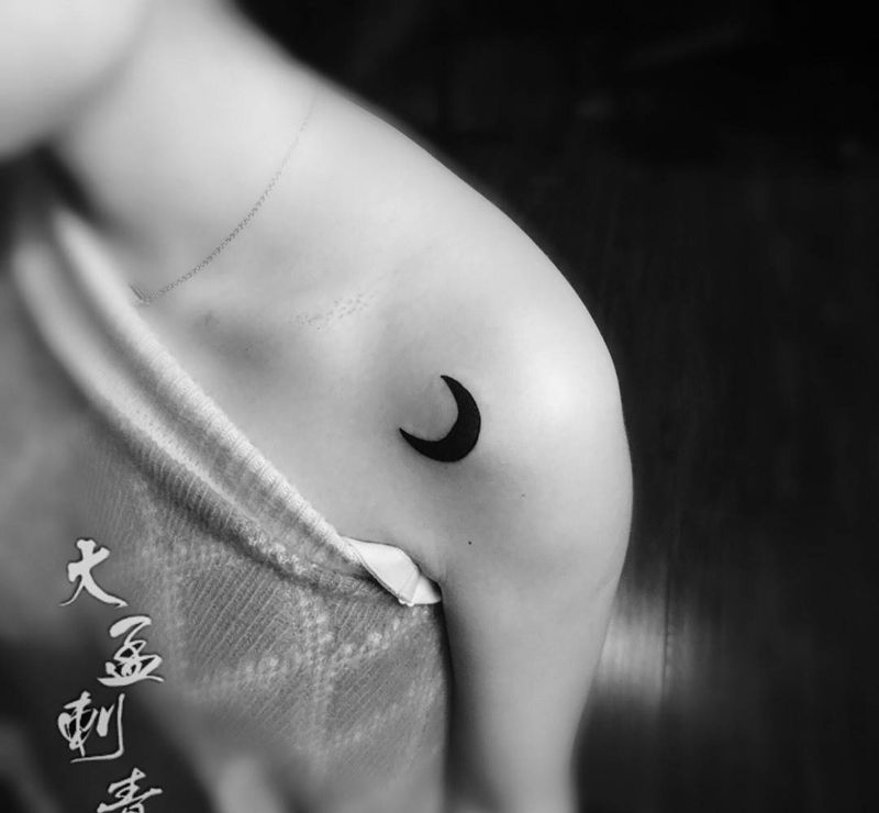 小清新月亮纹身图片_成品纹身图案