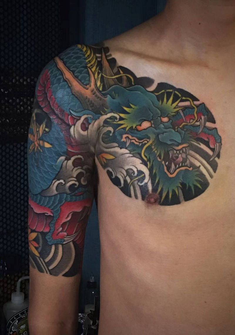 大臂遮盖纹身图片_手臂胸部新传统龙纹身图案