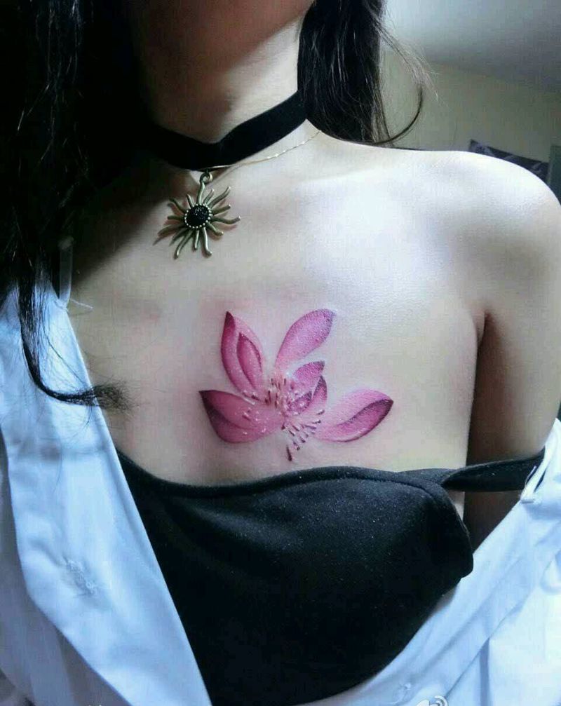荷花纹身图片_胸部传统植物成品纹身图案