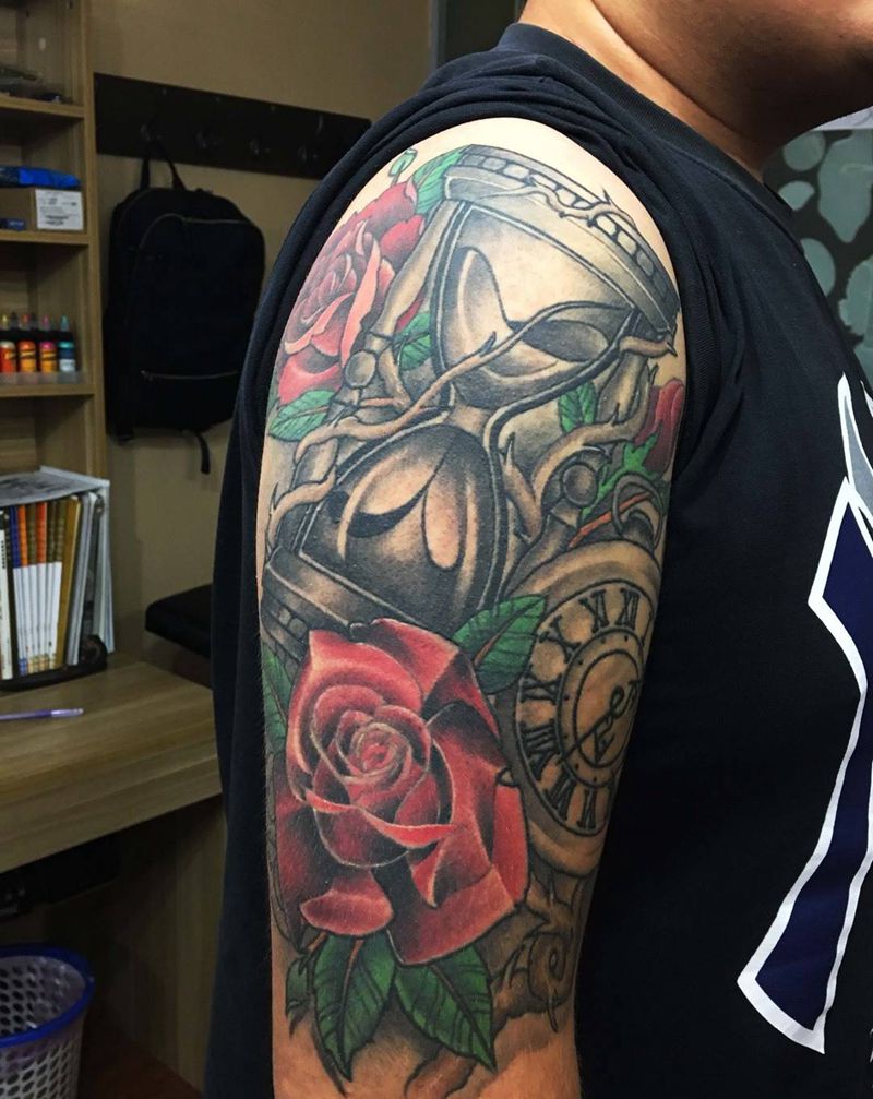 沙漏玫瑰纹身图片