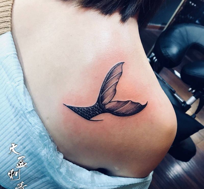 鱼尾纹身图片_成品纹身图案