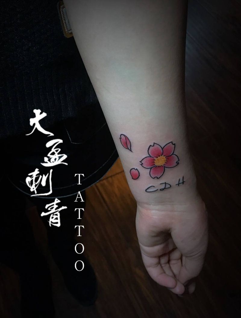 樱花字母纹身图片_成品纹身图案