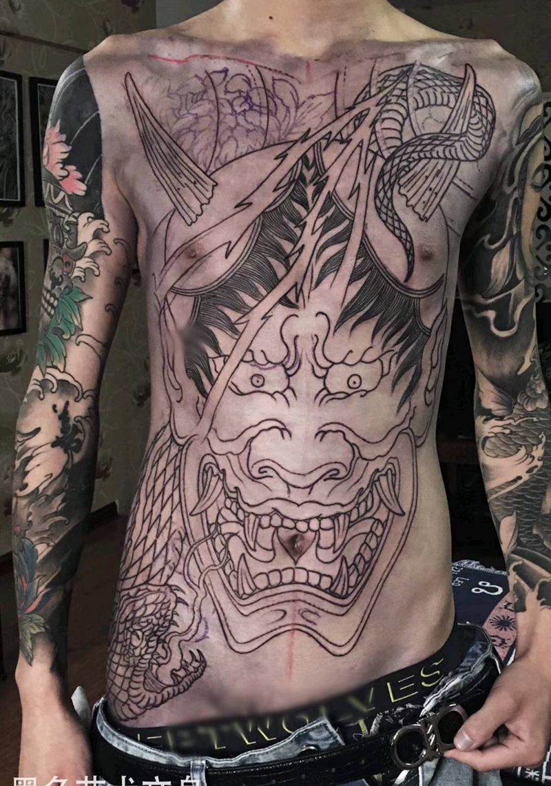 般若纹身图片_腹部胸部新传统纹身图案