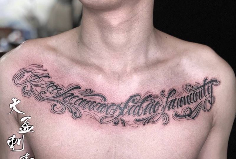 花体英文纹身图片_胸部纹身图案