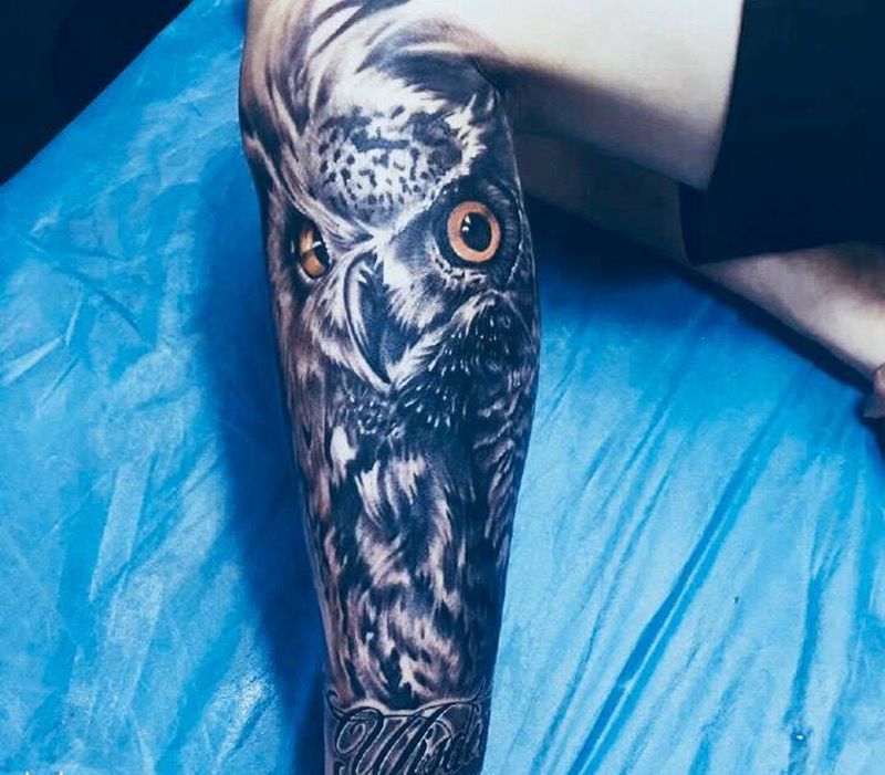 写实猫头鹰纹身图片_腿部纹身图案