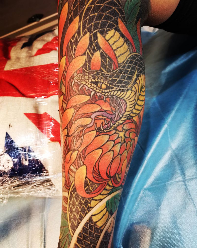 包小腿纹身图片_腿部脚部新传统生首菊花纹身图案