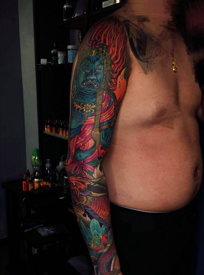 修改花臂纹身图片_手臂肩部新传统纹身图案