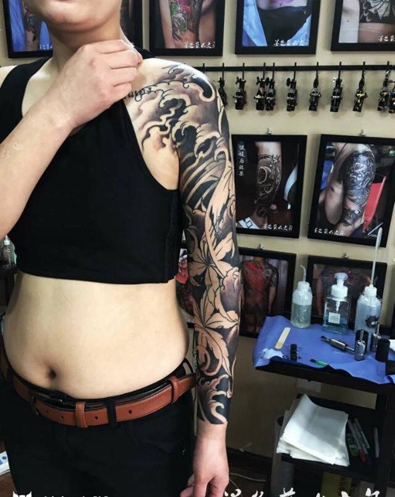 彼岸花纹身图片