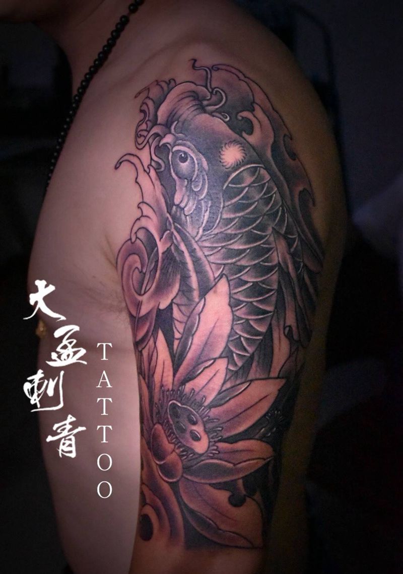 大臂鲤鱼纹身图片_成品纹身图案