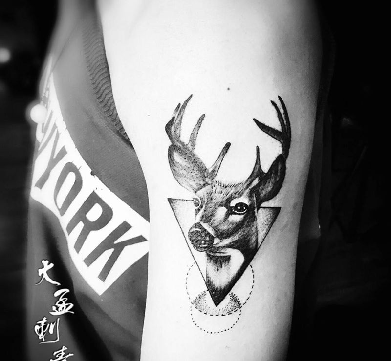 麋鹿纹身图片_成品纹身图案