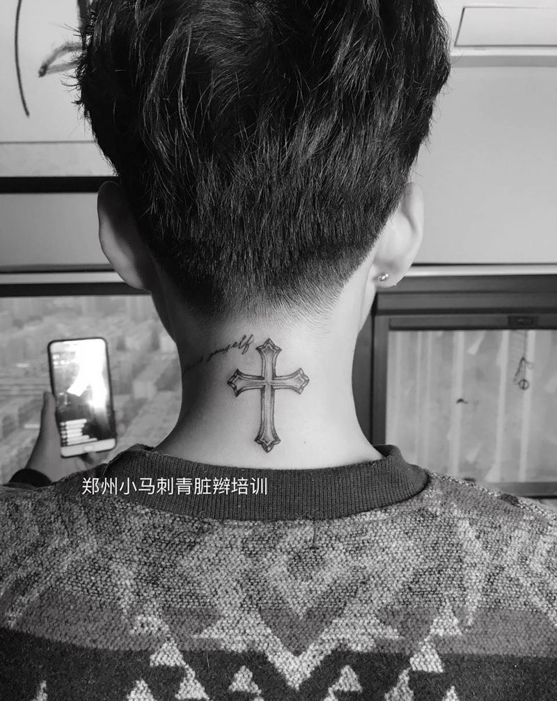 十字架纹身图片