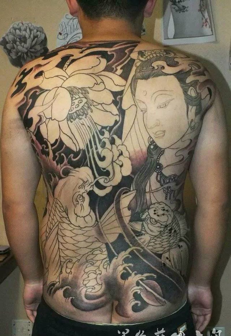 观音鲤鱼纹身图片_背部传统人物成品纹身图案