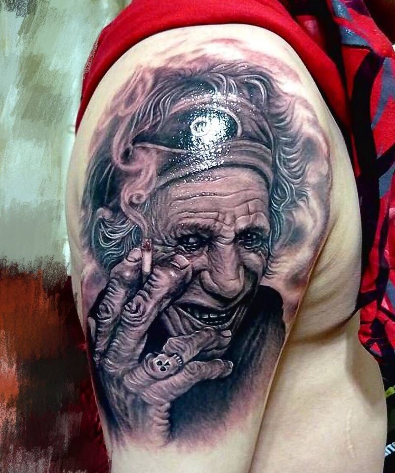 抽烟的老人纹身图片_手臂欧美肖像写实人物肩部成品插画刺青纹身图案