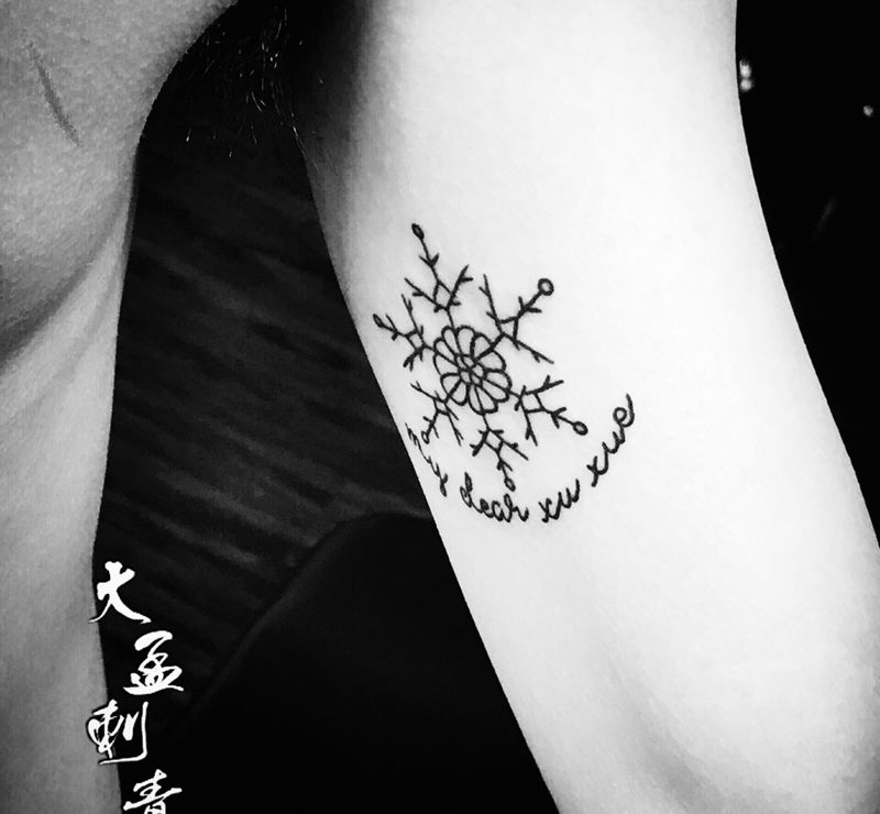 雪花纹身图片_成品纹身图案