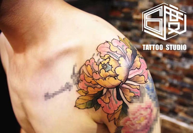 牡丹花 肩花纹身图片