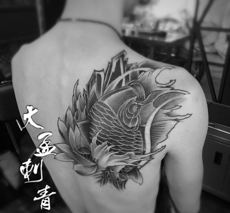 鲤鱼遮盖纹身图片_成品纹身图案