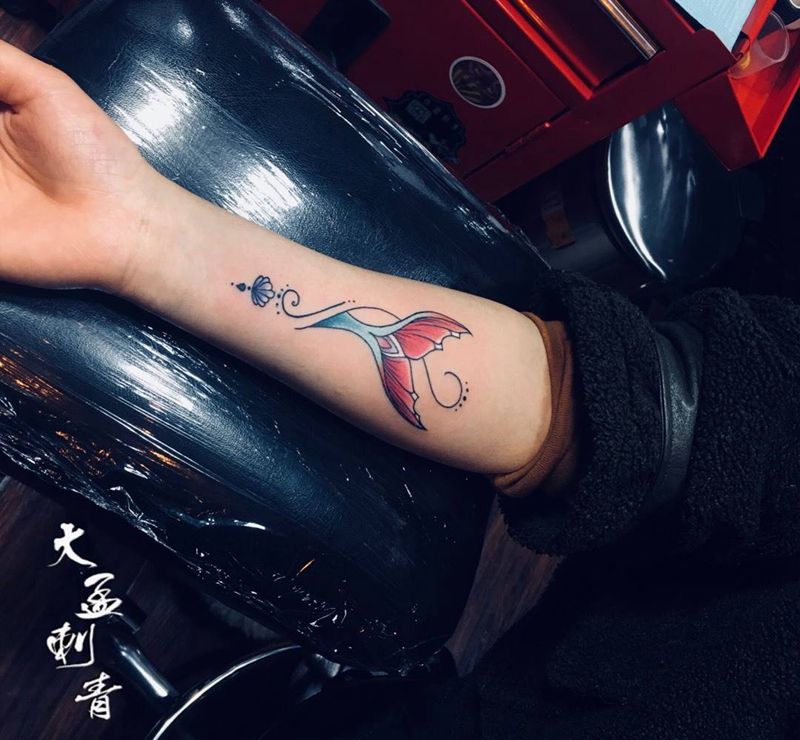 彩色鱼尾纹身图片_成品纹身图案