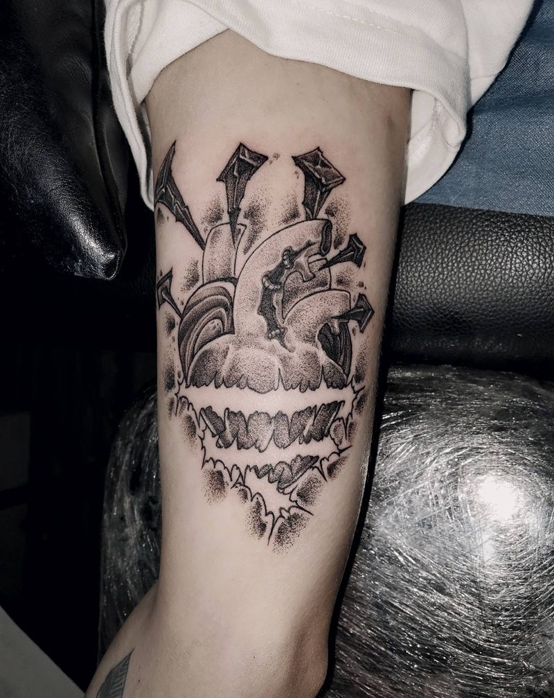 原创心脏纹身图片_手臂肩部欧美写实心脏暗黑荆棘纹身图案