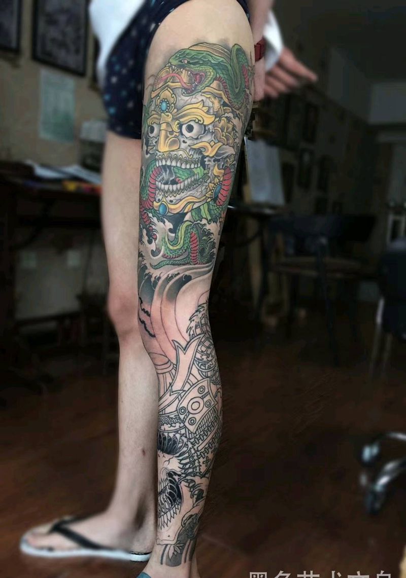 蛇骨接整腿纹身图片_腿部手臂新传统老传统纹身图案
