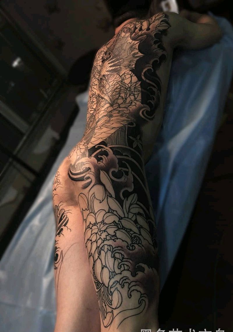 鳌鱼纹身图片_背部腿部新传统纹身图案