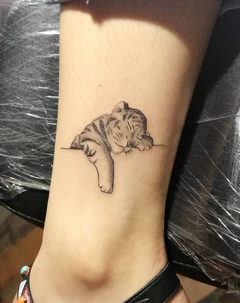 脑斧纹身图片_成品腿部动物纹身图案