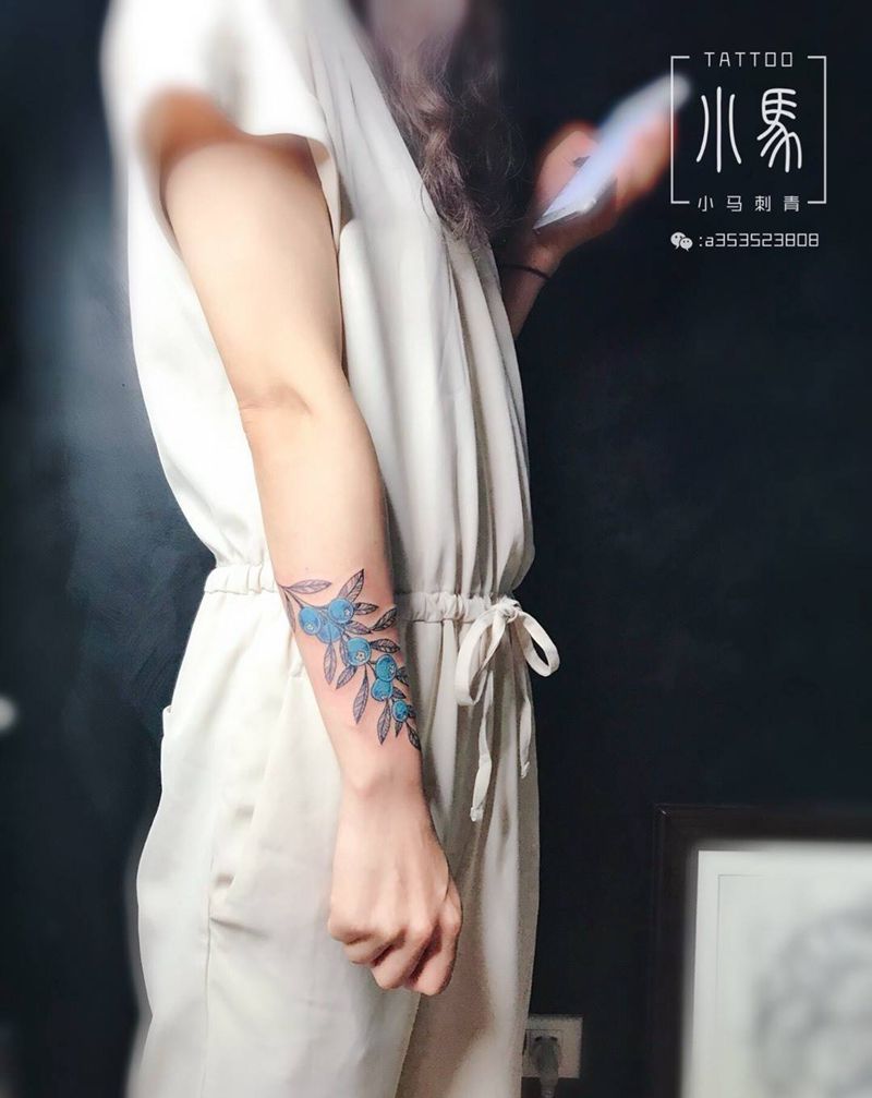 蓝莓纹身图片_成品手臂植物纹身图案