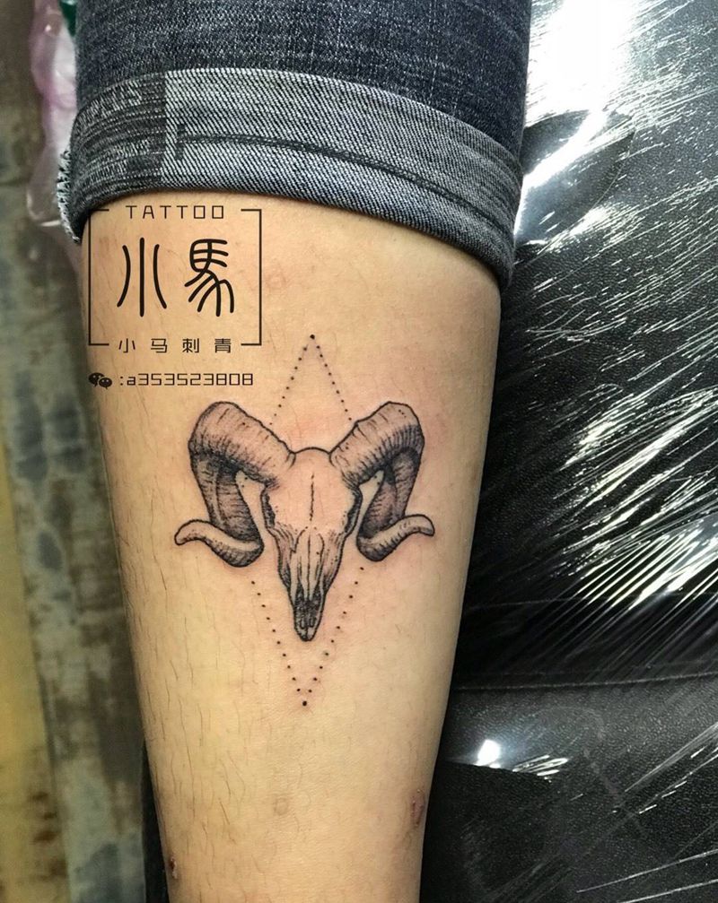 属羊纹身图片_成品动物腿部纹身图案