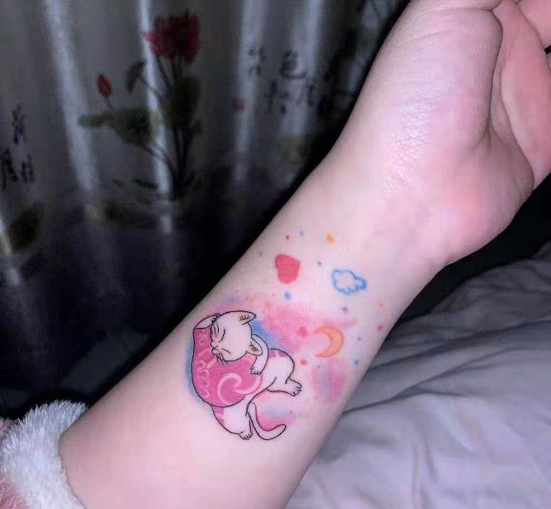 小清新猫咪纹身图片_手臂点刺荧光小纹身图案