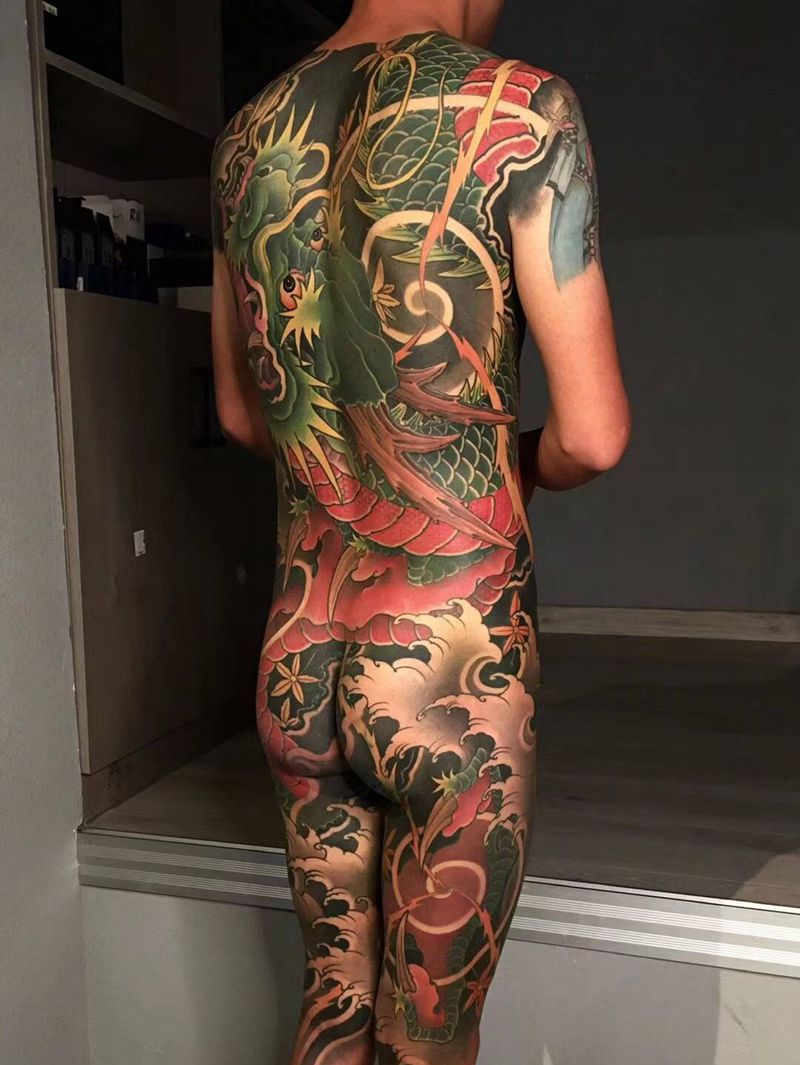 大龙纹身图片_背部腿部新传统纹身图案