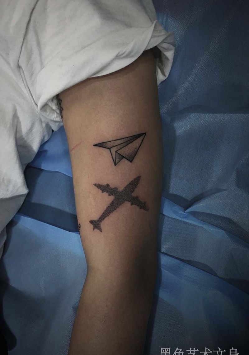 纸飞机纹身图片