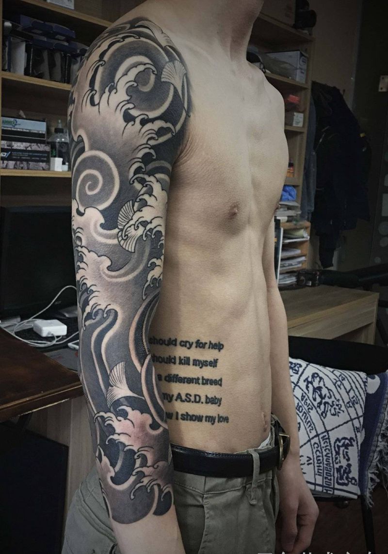 七分袖水浪纹身图片