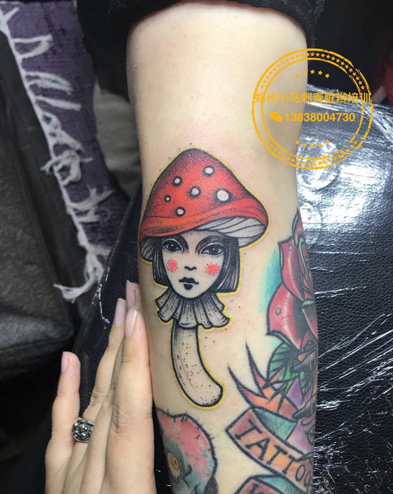 蘑菇姑娘纹身图片_成品纹身图案