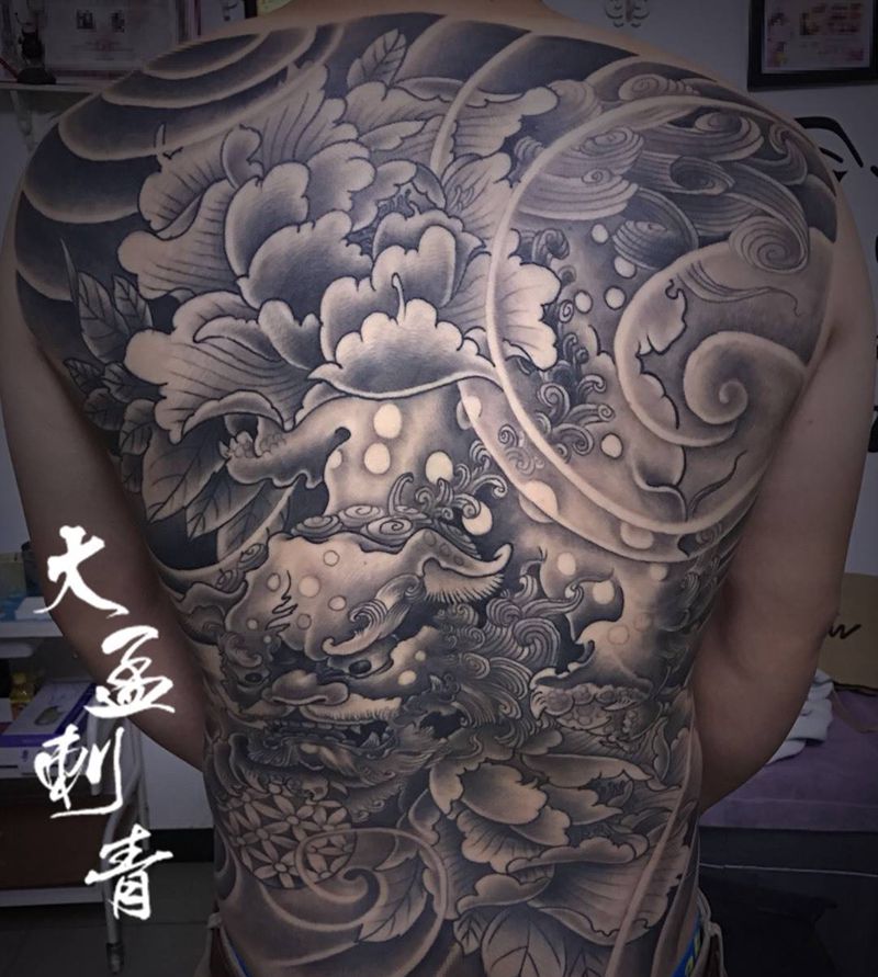 满背唐狮牡丹……纹身图片_成品纹身图案