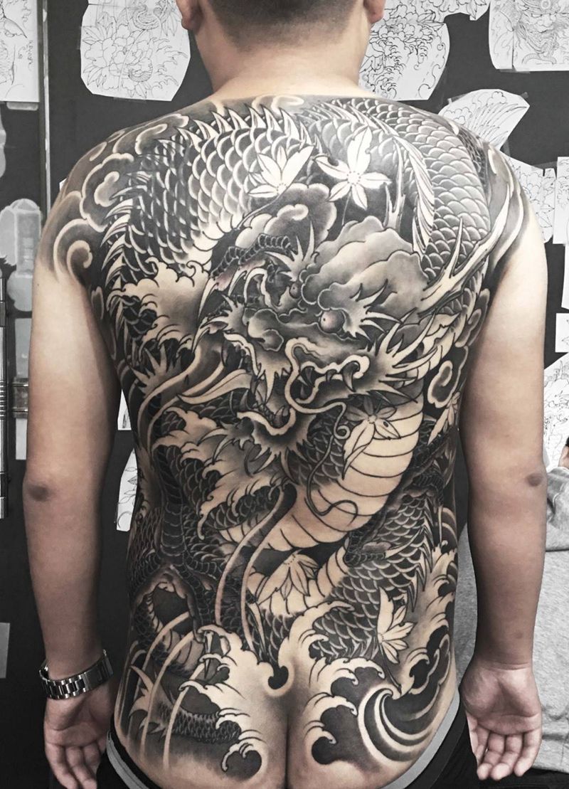 满背遮盖作品纹身图片